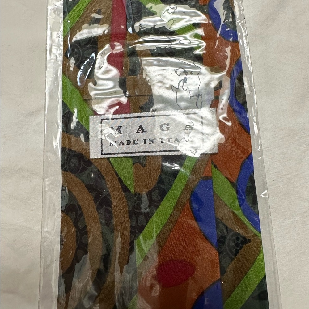 New Vintage 1980’s Maga Bright Abstract 100% Silk Tie Made in Italy